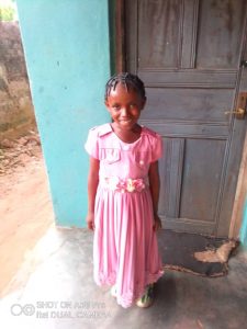 Ein Bild, das Boden, Mädchen, klein, Pink enthält.

Automatisch generierte Beschreibung