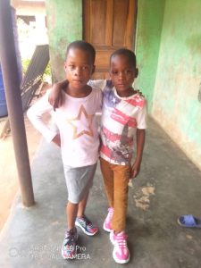 Ein Bild, das Boden, Person enthält.

Automatisch generierte Beschreibung