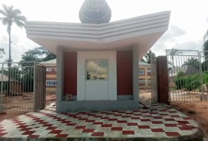 Ein Bild, das Himmel, draußen, Gebäude, Bereich enthält.

Automatisch generierte Beschreibung