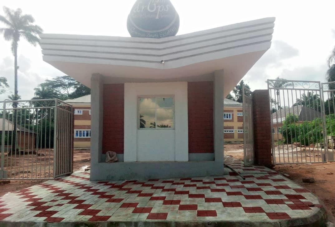 Ein Bild, das Himmel, draußen, Gebäude, Bereich enthält. Automatisch generierte Beschreibung